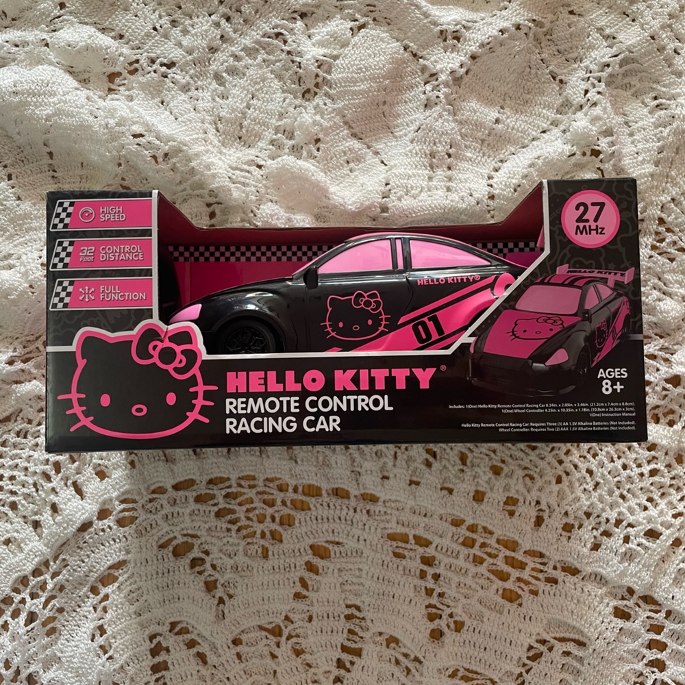 HELLO KITTY remote control racing car! age8+ 27 mhz